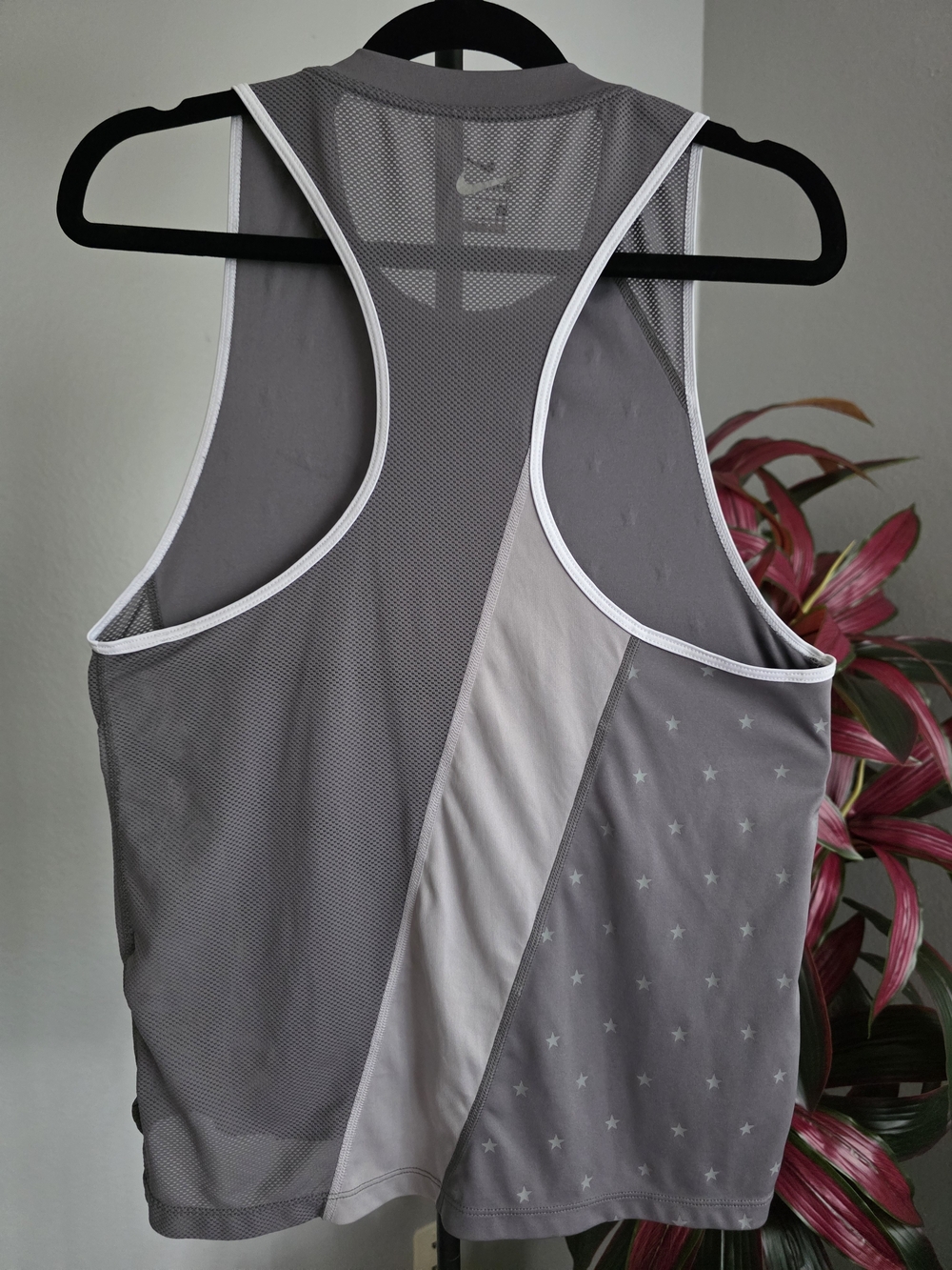 Nike Running Dri-Fit Grey Star Pattern Mesh Back Active Tank Top Size S - Picture 3 of 4